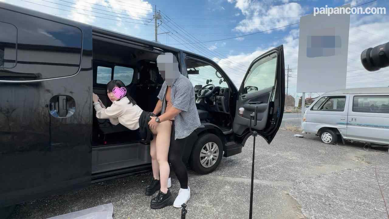 FC2-PPV-4328059 - 完全顔出し！超有名メイド喫茶勤務の、１８歳、現*役女子大生！！初野外SEX、１m先で歩行者が行き交う脇道で、連続イキ倒れ！NTR、裏切り、中出し２回戦『個人撮影』個撮４０９人目 thumbnail_2.jpg