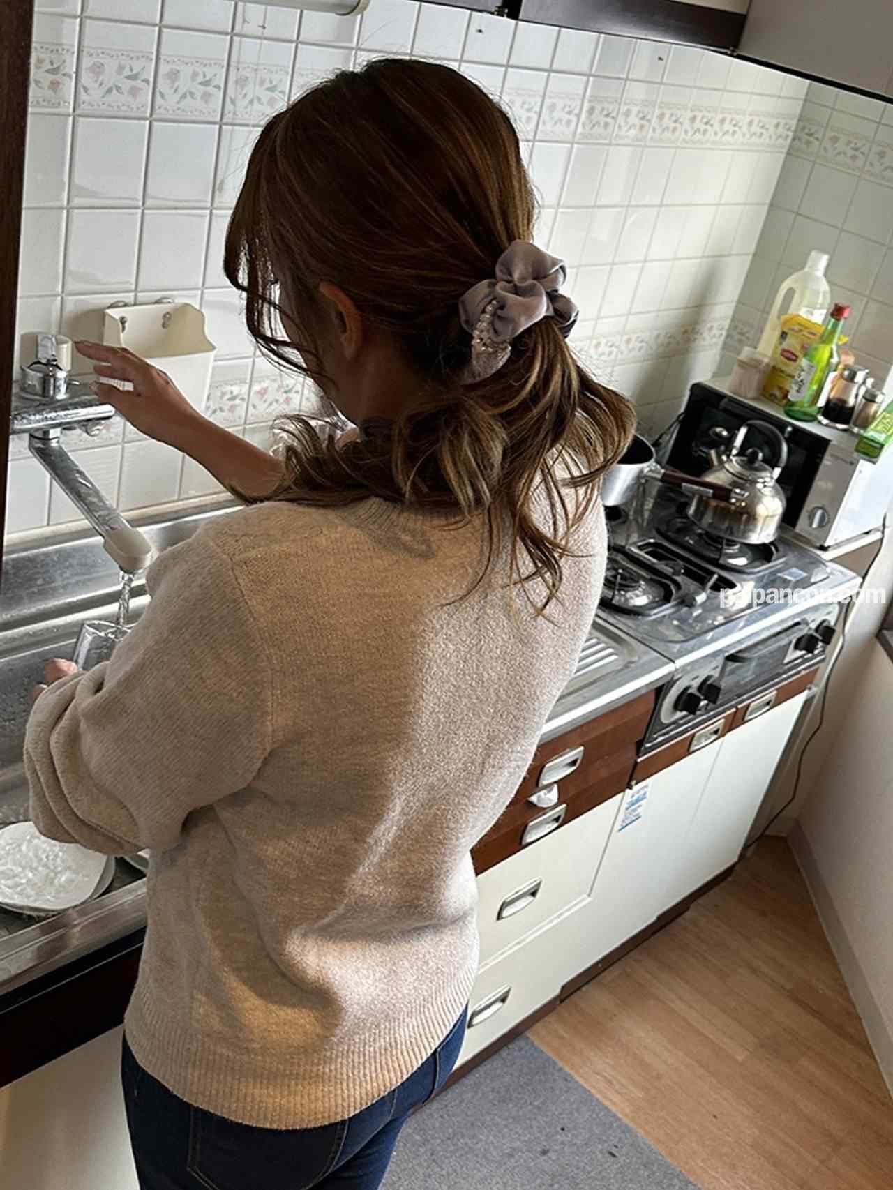 FC2-PPV-4676452 - 【若チンポ喰いおばさん】健康的な日焼け巨乳美おばさん 20も年下の思春期男子のチンポを美味しそうにしゃぶりハメ狂う昼下がりの映像【中出しし放題】 thumbnail_1.jpg